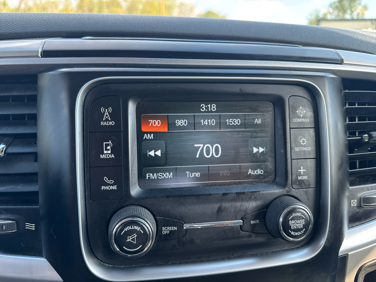 2016 Ram 1500 SLT photo 14