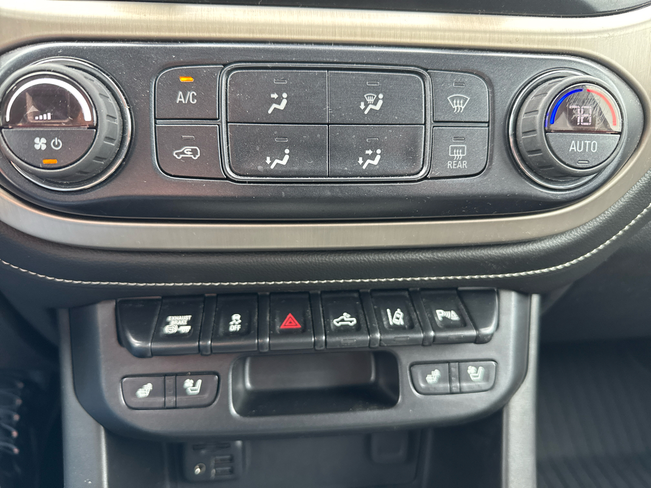 GMC Canyon 4WD Crew Cab 141" Denali 2020 GMC Canyon 4WD Crew Cab 141" Denali 2020