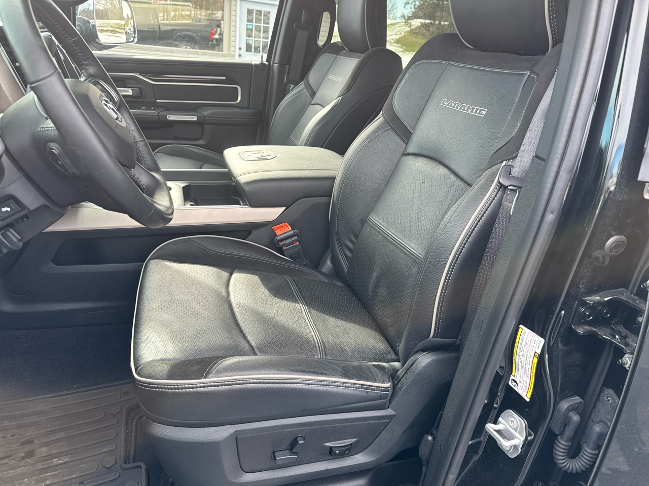 RAM 2500 Laramie 4x4 Crew Cab 6'4" Box 2019