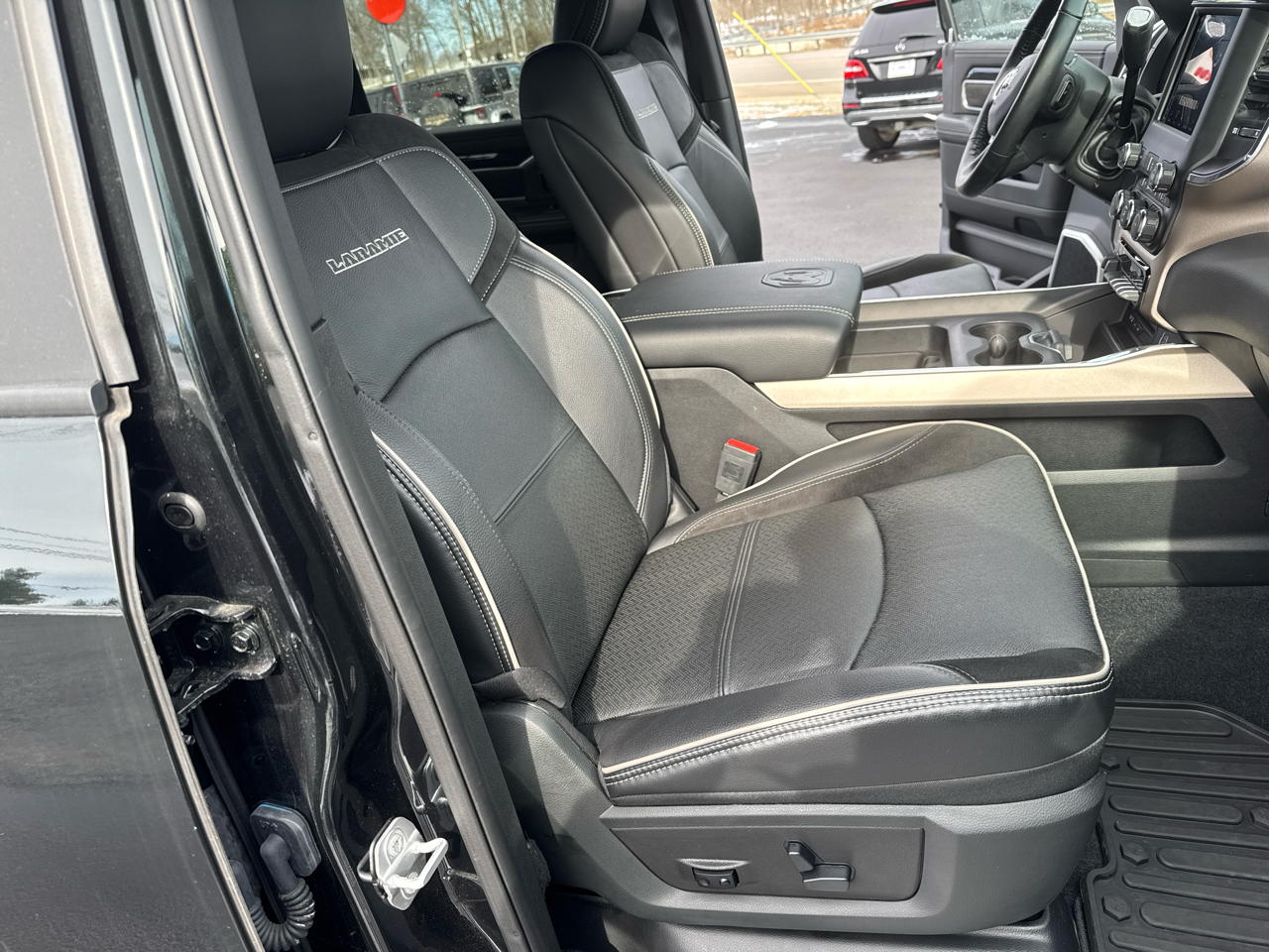 RAM 2500 Laramie 4x4 Crew Cab 6'4" Box 2019