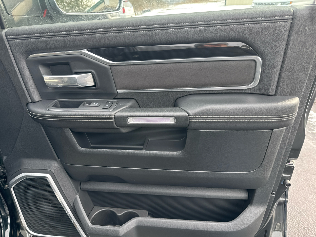 RAM 2500 Laramie 4x4 Crew Cab 6'4" Box 2019