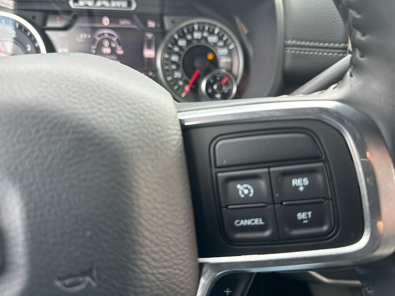 RAM 2500 Laramie 4x4 Crew Cab 6'4" Box 2019