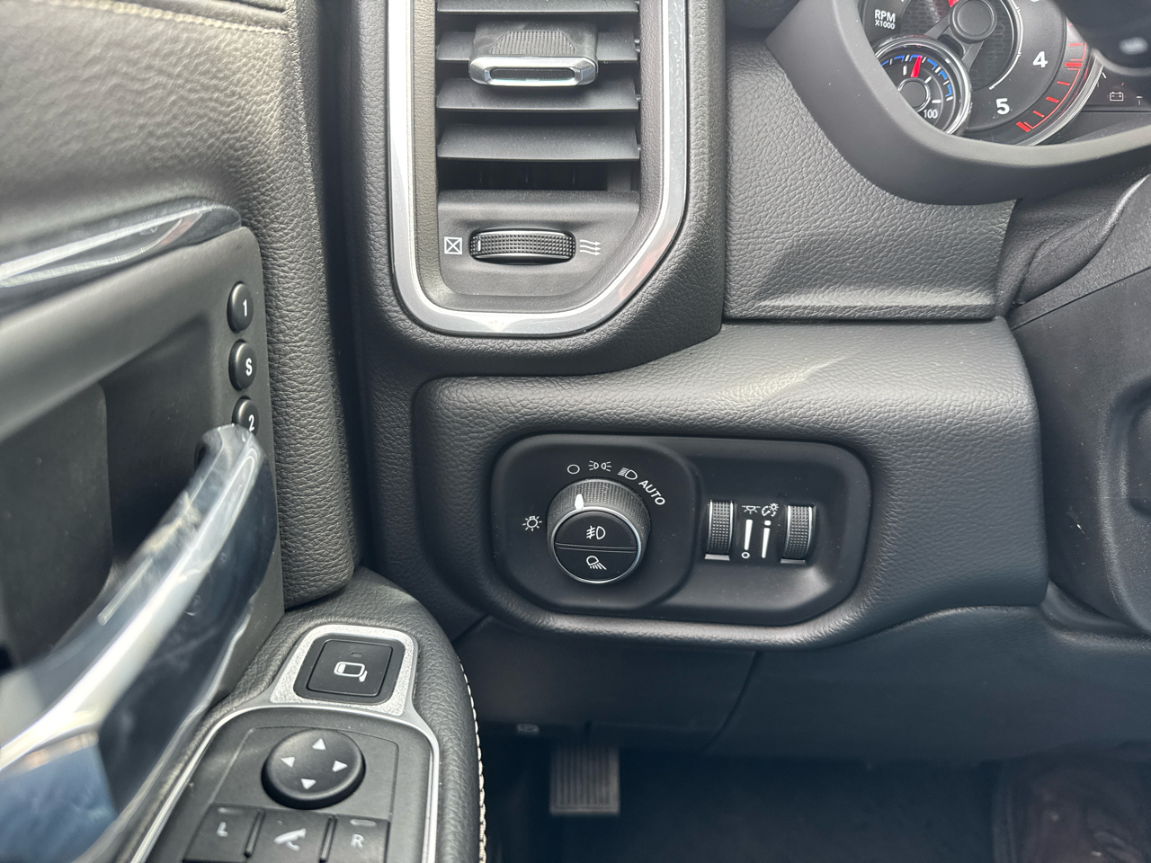 RAM 2500 Laramie 4x4 Crew Cab 6'4" Box 2019