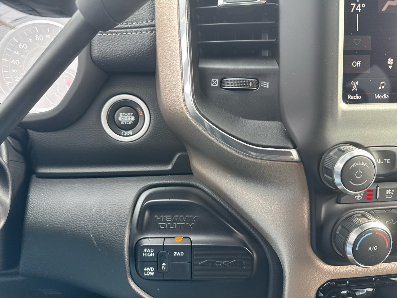 RAM 2500 Laramie 4x4 Crew Cab 6'4" Box 2019