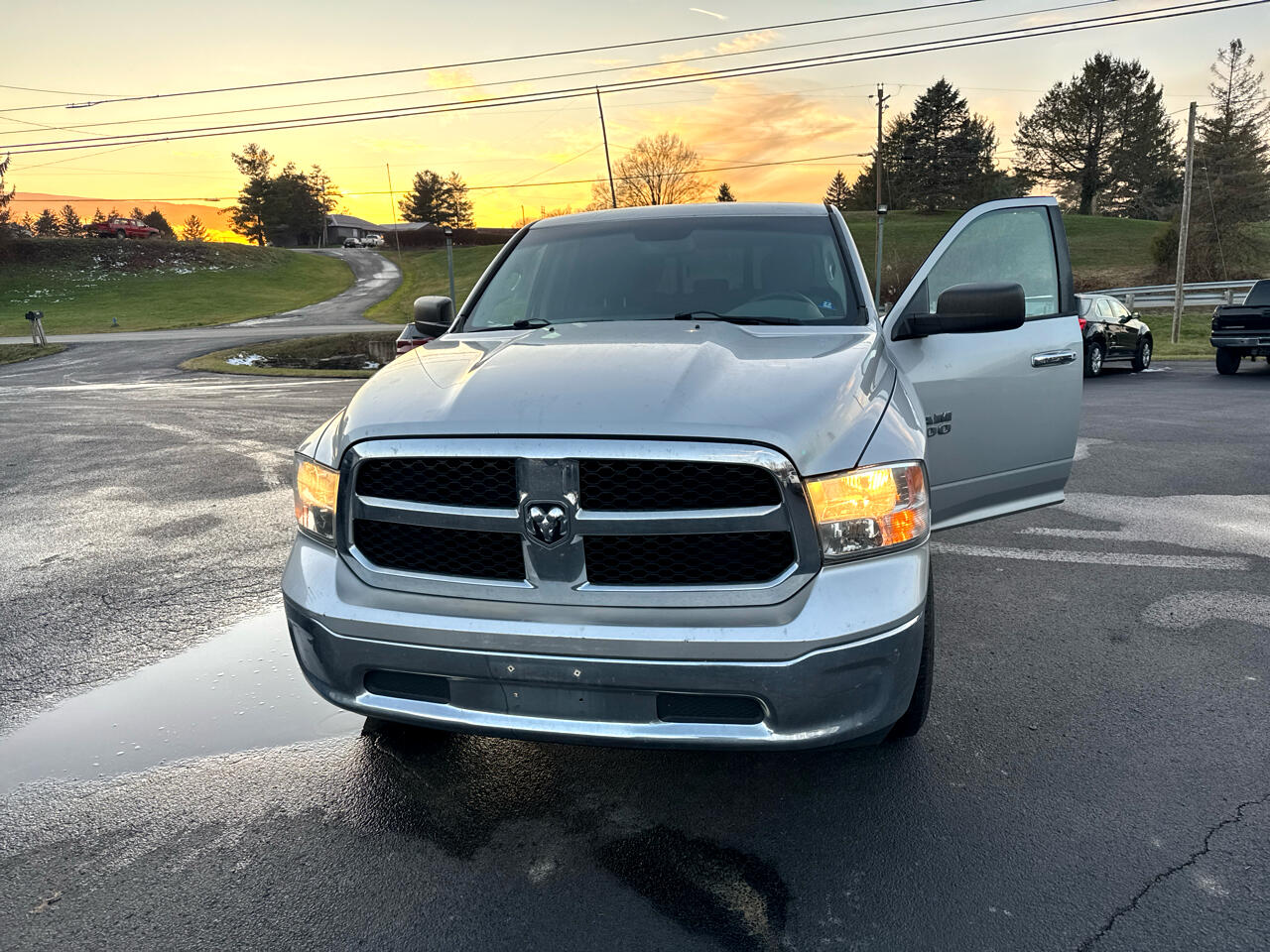 RAM 1500 4WD Quad Cab 140.5" SLT 2015