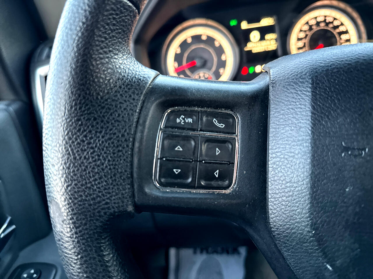 RAM 1500 4WD Quad Cab 140.5" SLT 2015