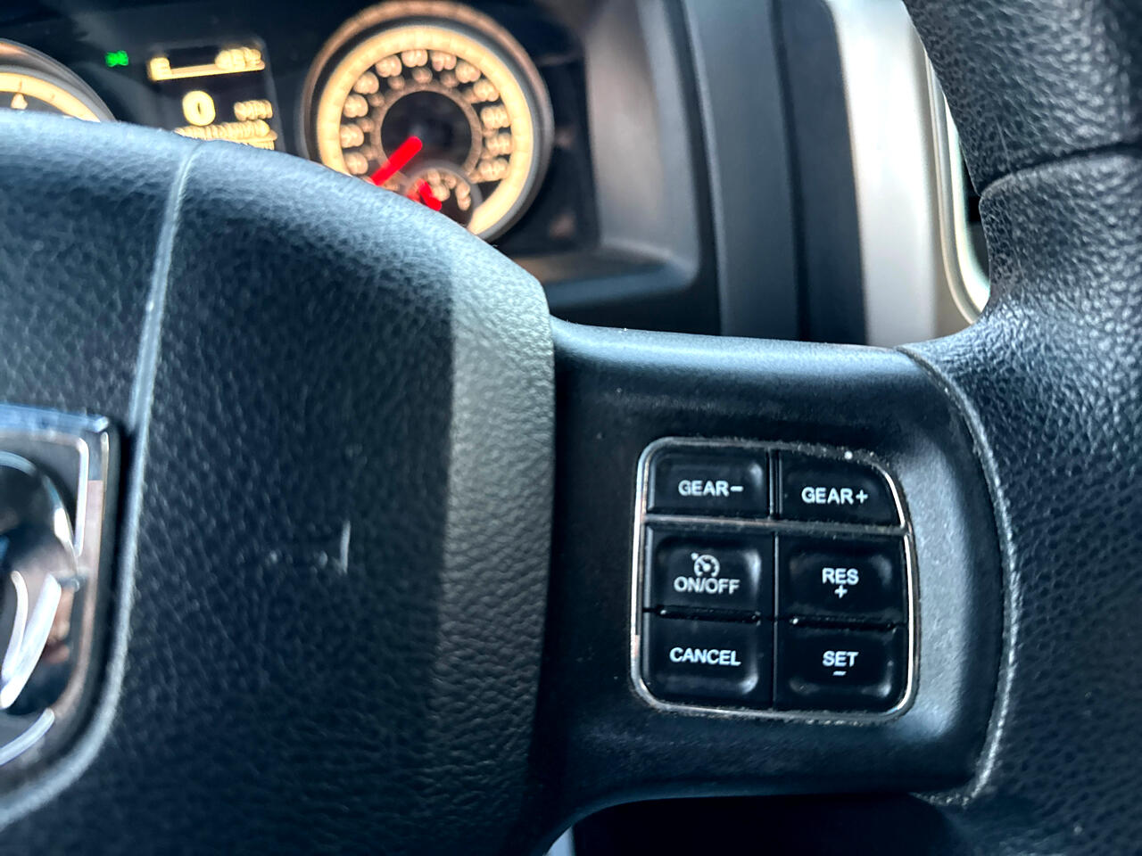 RAM 1500 4WD Quad Cab 140.5" SLT 2015