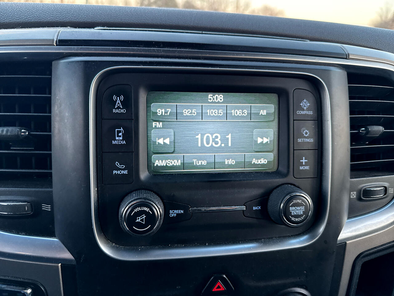 RAM 1500 4WD Quad Cab 140.5" SLT 2015