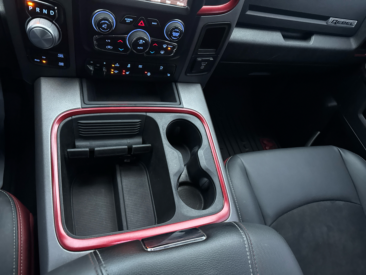 RAM 1500 4WD Crew Cab 140.5" Rebel 2018