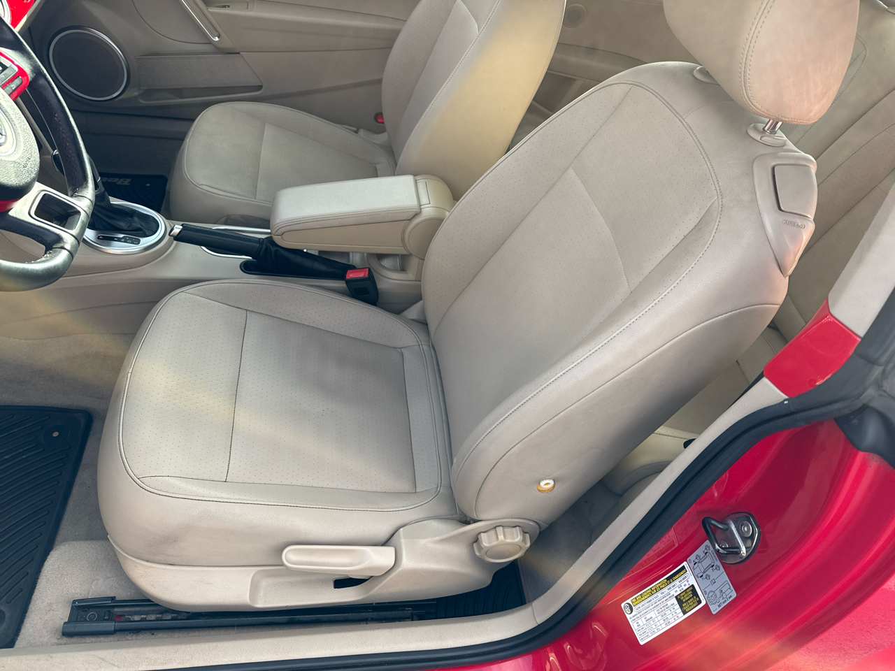 Volkswagen Beetle Coupe 2dr Auto 1.8T w/Sun *Ltd Avail* 2015