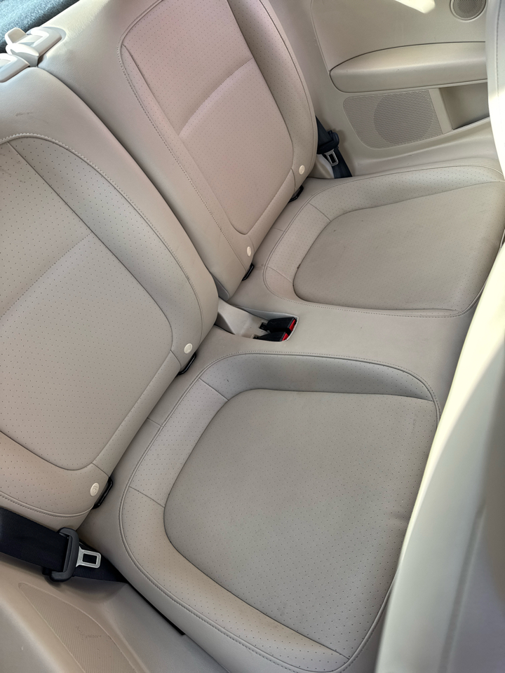 Volkswagen Beetle Coupe 2dr Auto 1.8T w/Sun *Ltd Avail* 2015