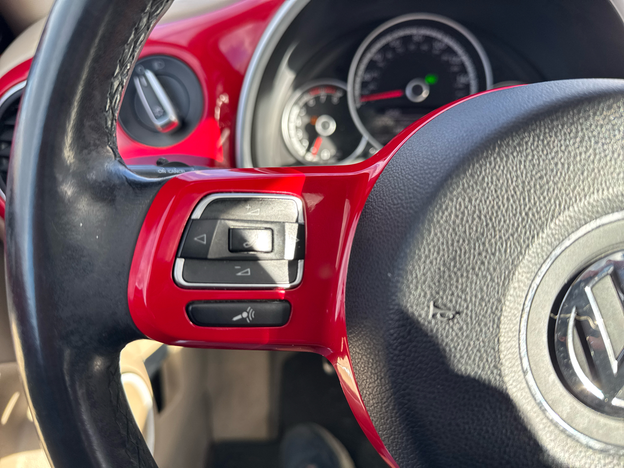 Volkswagen Beetle Coupe 2dr Auto 1.8T w/Sun *Ltd Avail* 2015