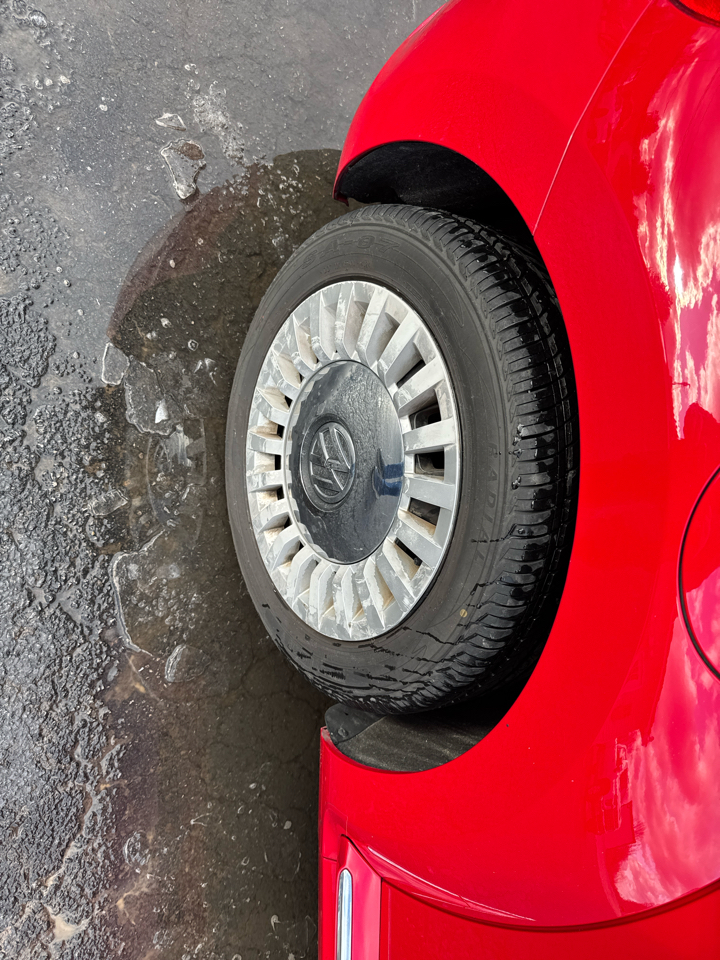 Volkswagen Beetle Coupe 2dr Auto 1.8T w/Sun *Ltd Avail* 2015