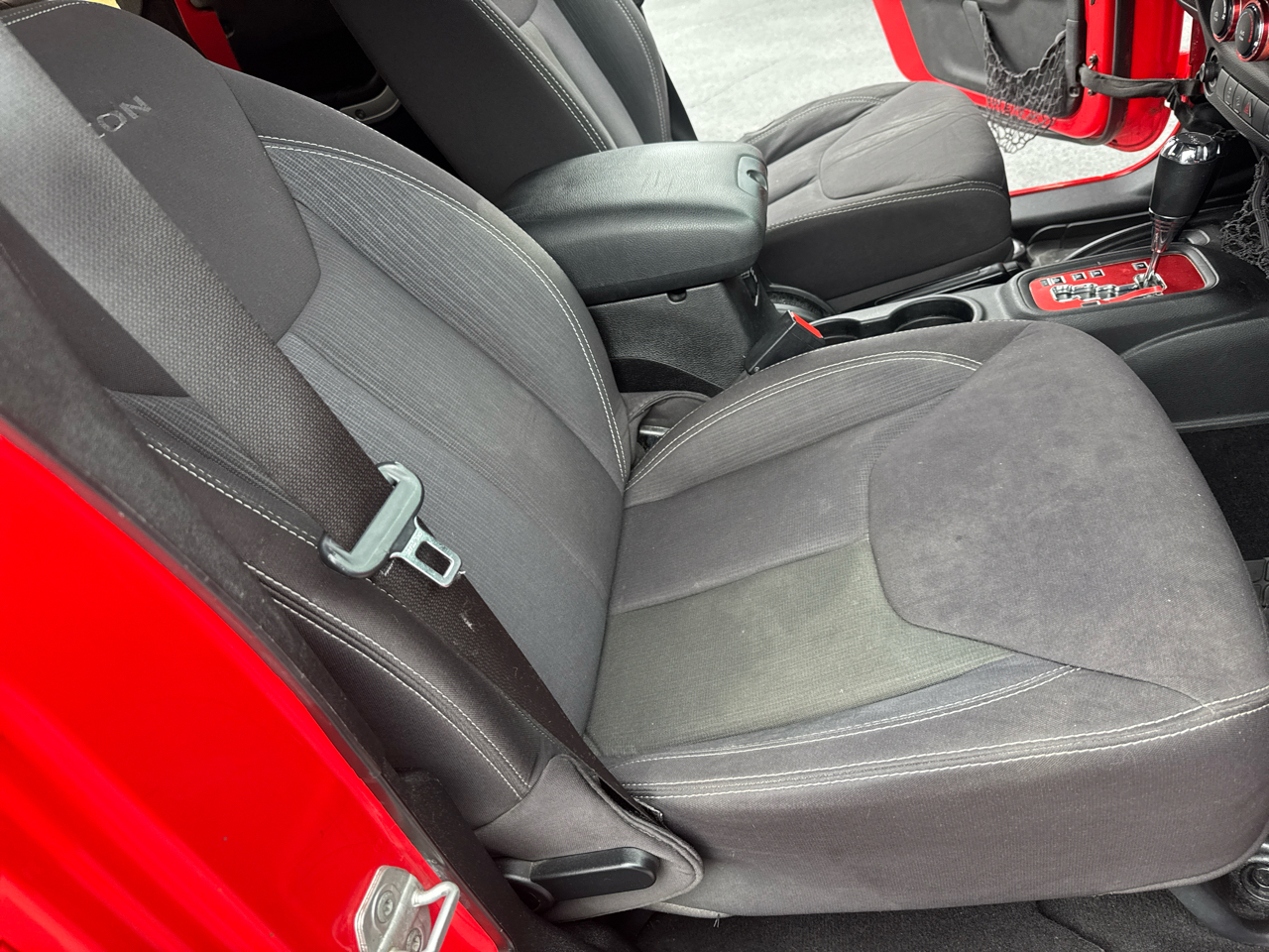 Jeep Wrangler Unlimited 4WD 4dr Rubicon 2013