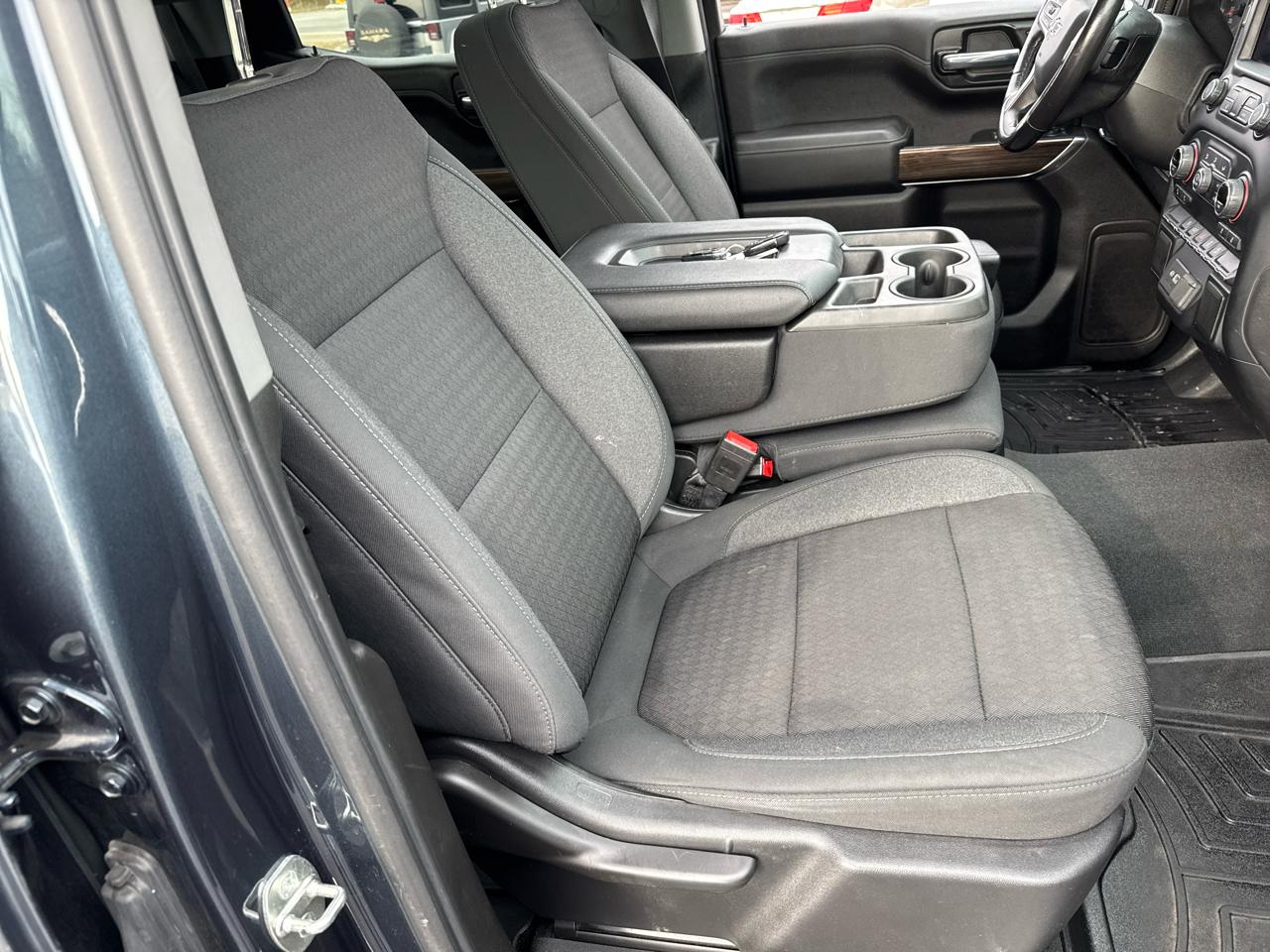 Chevrolet Silverado 1500 4WD Crew Cab 147" RST 2020