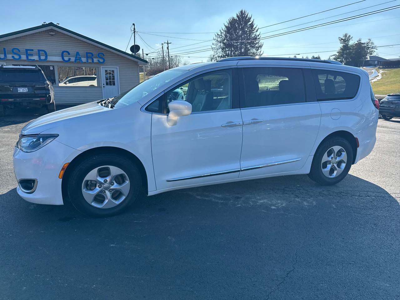 Chrysler Pacifica Touring-L Plus FWD 2017