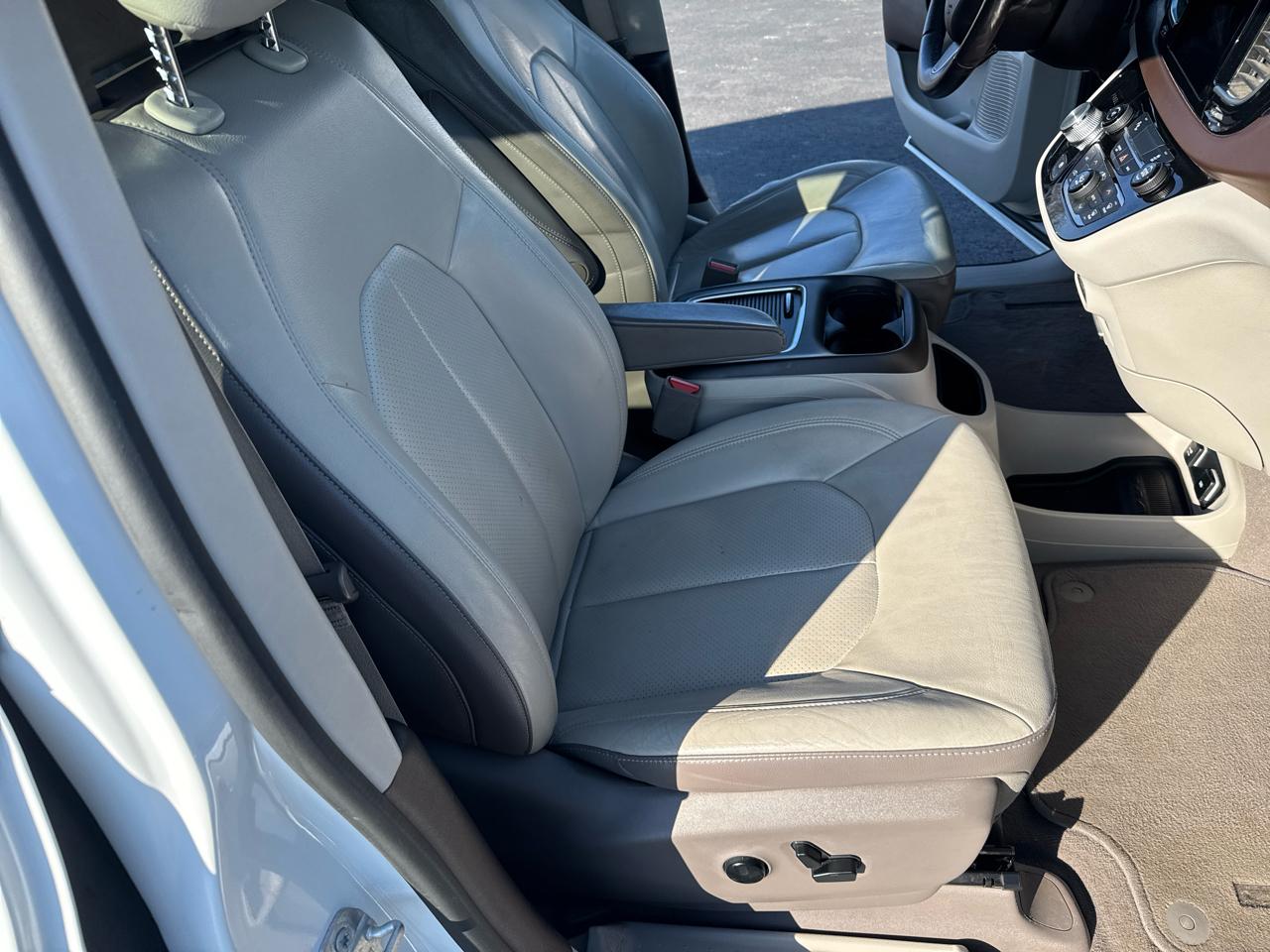 Chrysler Pacifica Touring-L Plus FWD 2017