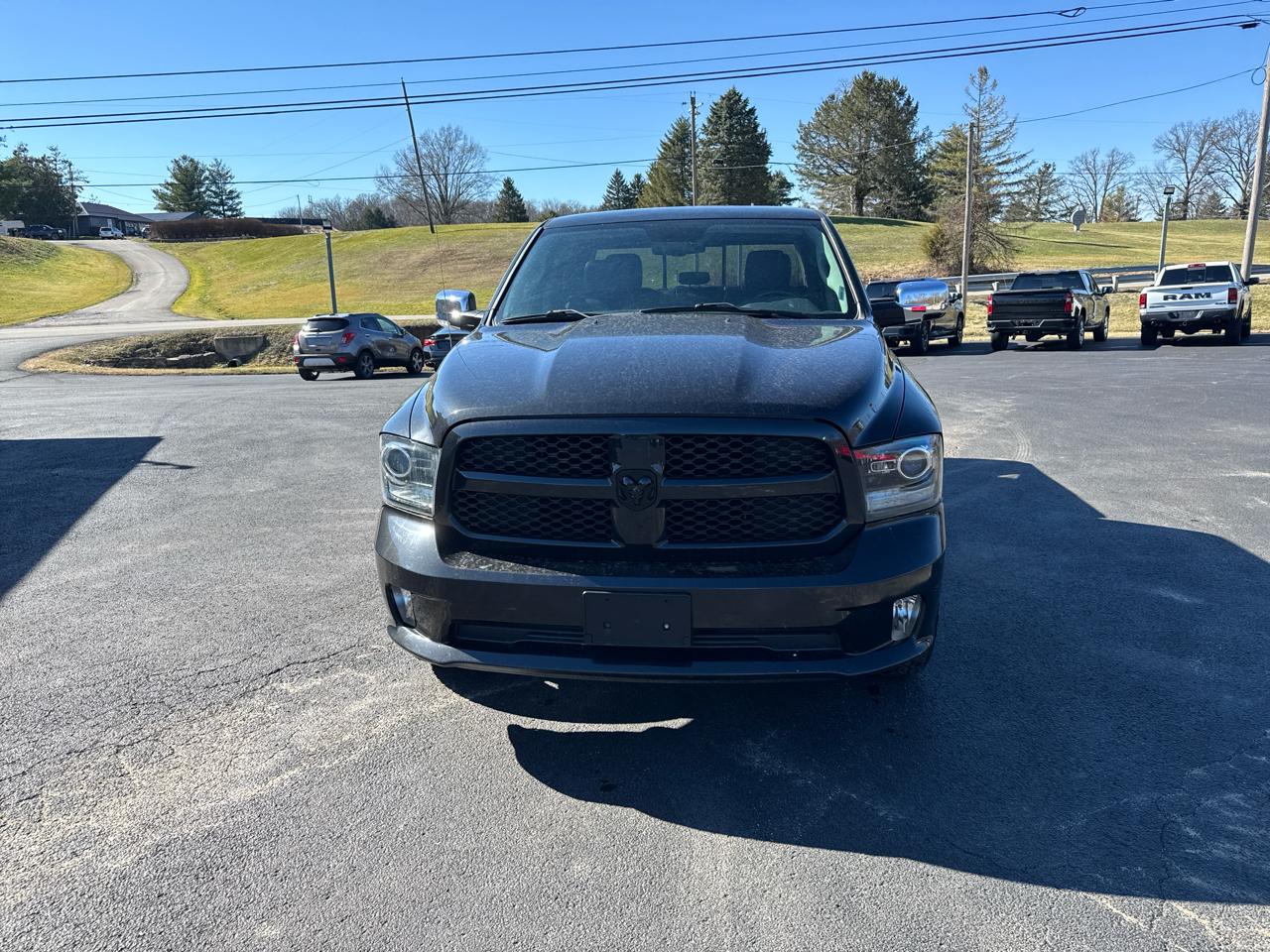 RAM 1500 4WD Quad Cab 140.5" Night 2018