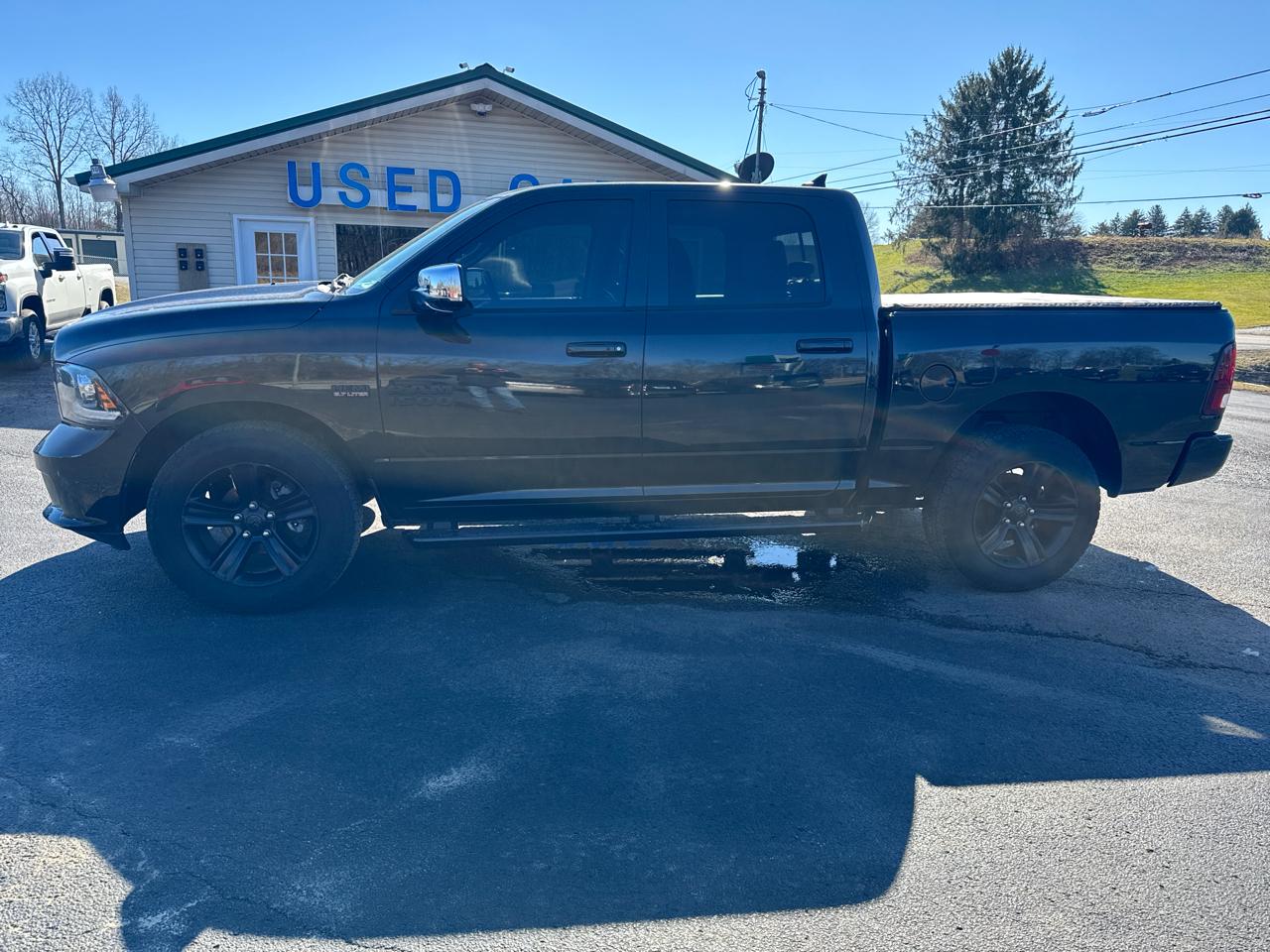 RAM 1500 4WD Quad Cab 140.5" Night 2018