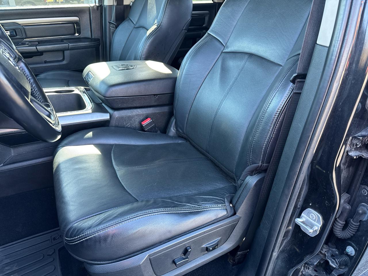 RAM 1500 4WD Quad Cab 140.5" Night 2018