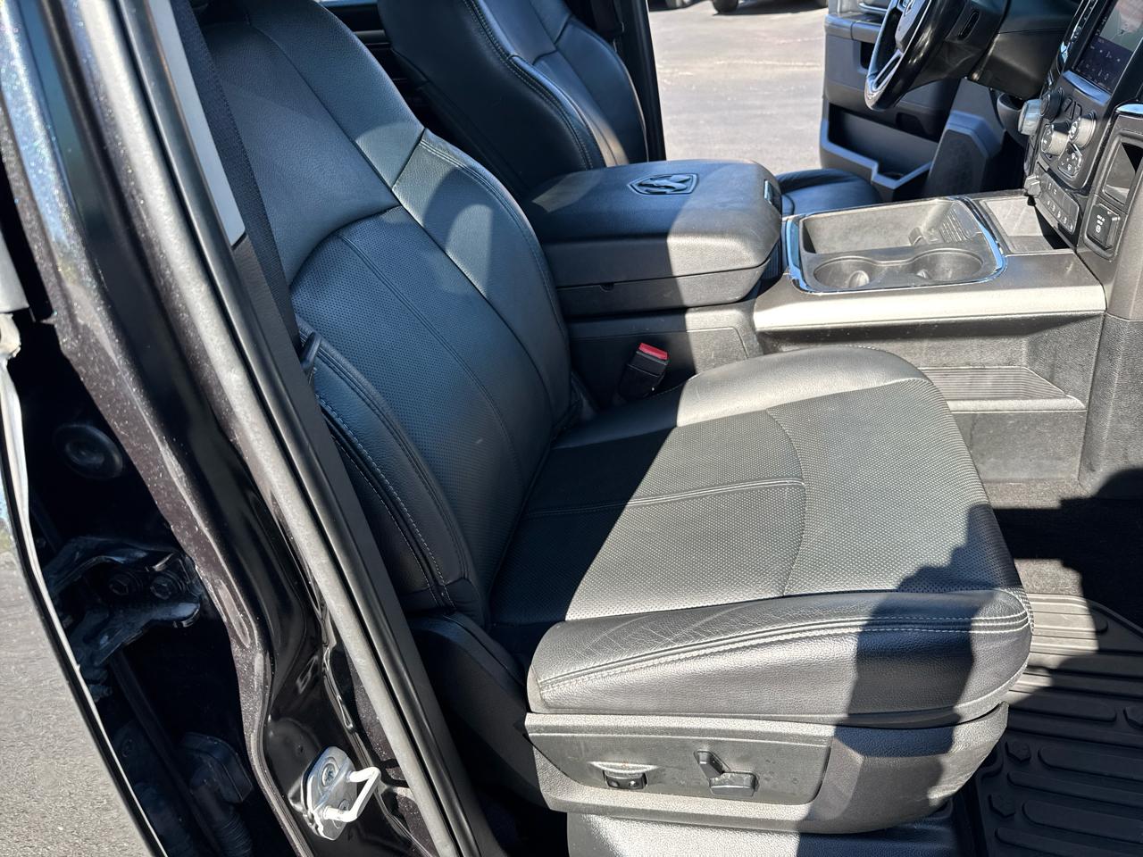 RAM 1500 4WD Quad Cab 140.5" Night 2018