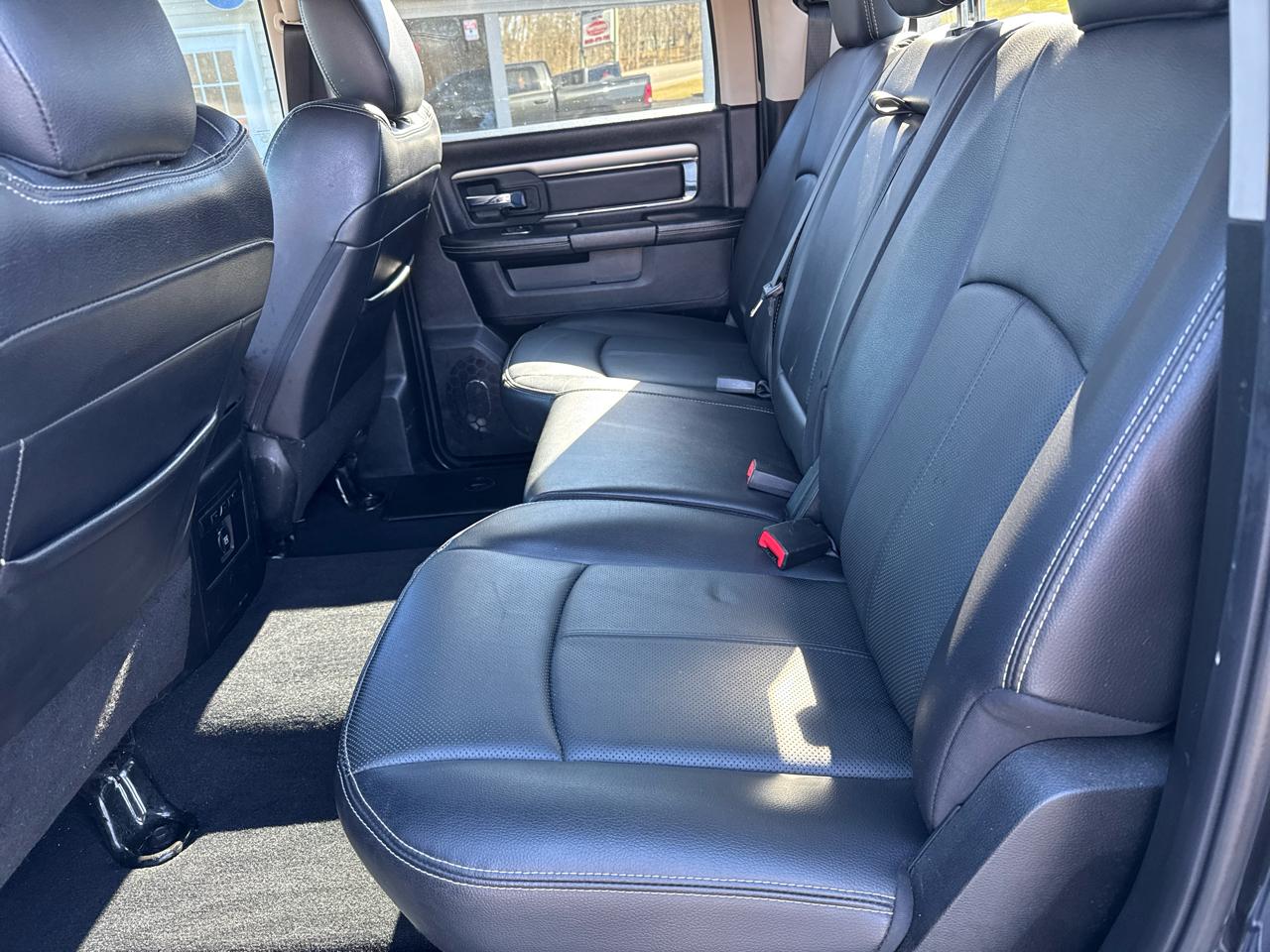 RAM 1500 4WD Quad Cab 140.5" Night 2018