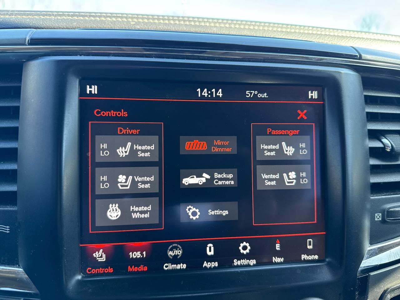 RAM 1500 4WD Quad Cab 140.5" Night 2018