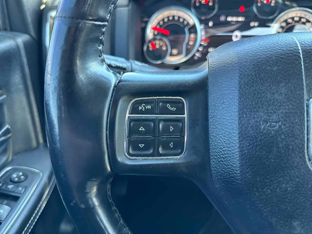 RAM 1500 4WD Quad Cab 140.5" Night 2018