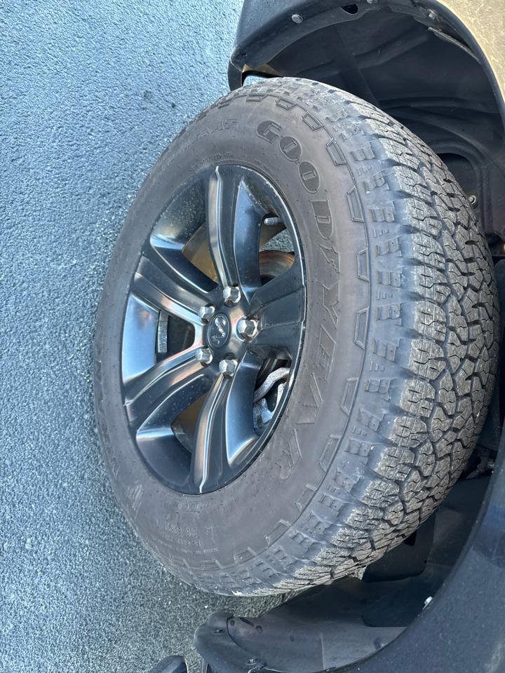 RAM 1500 4WD Quad Cab 140.5" Night 2018