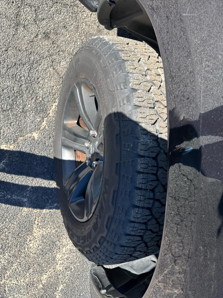 RAM 1500 4WD Quad Cab 140.5" Night 2018