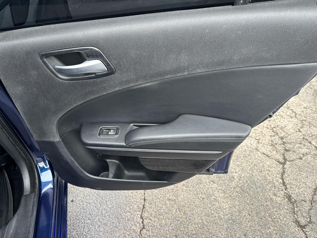 Dodge Charger 4dr Sdn SE RWD 2015