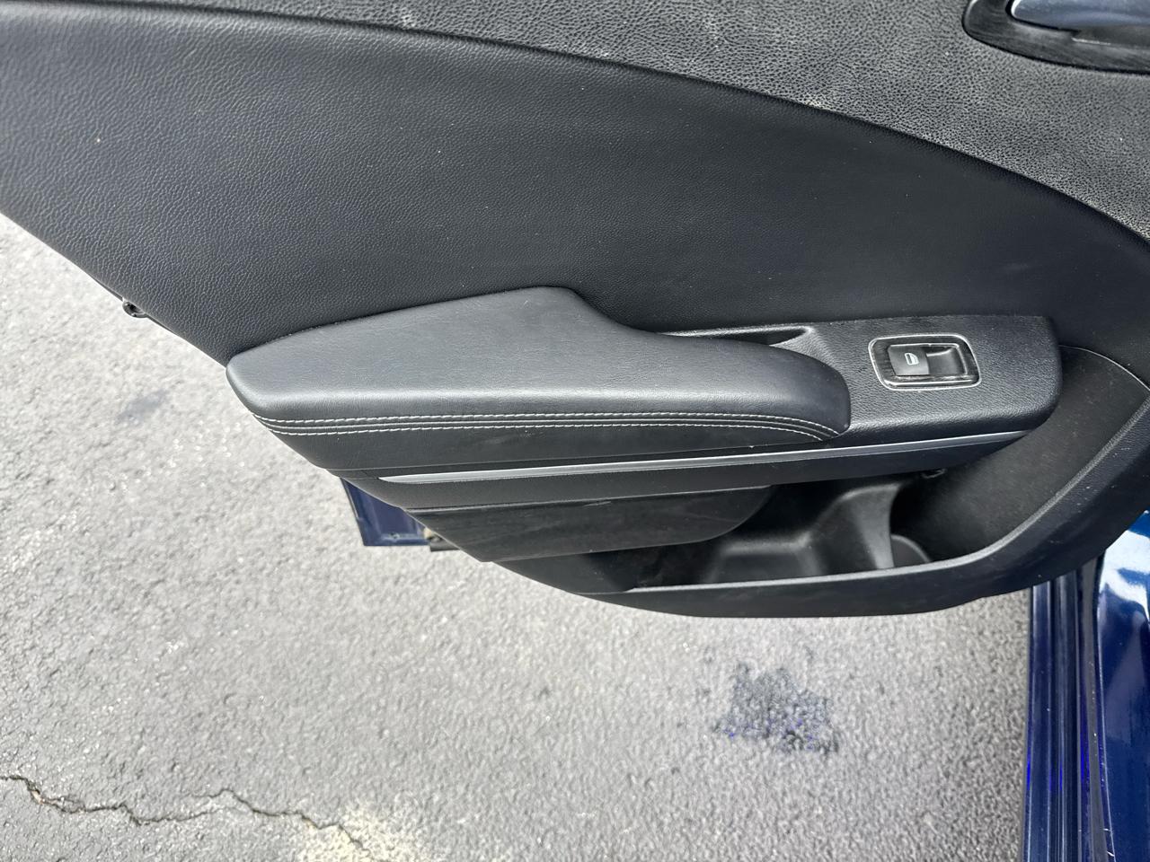 Dodge Charger 4dr Sdn SE RWD 2015