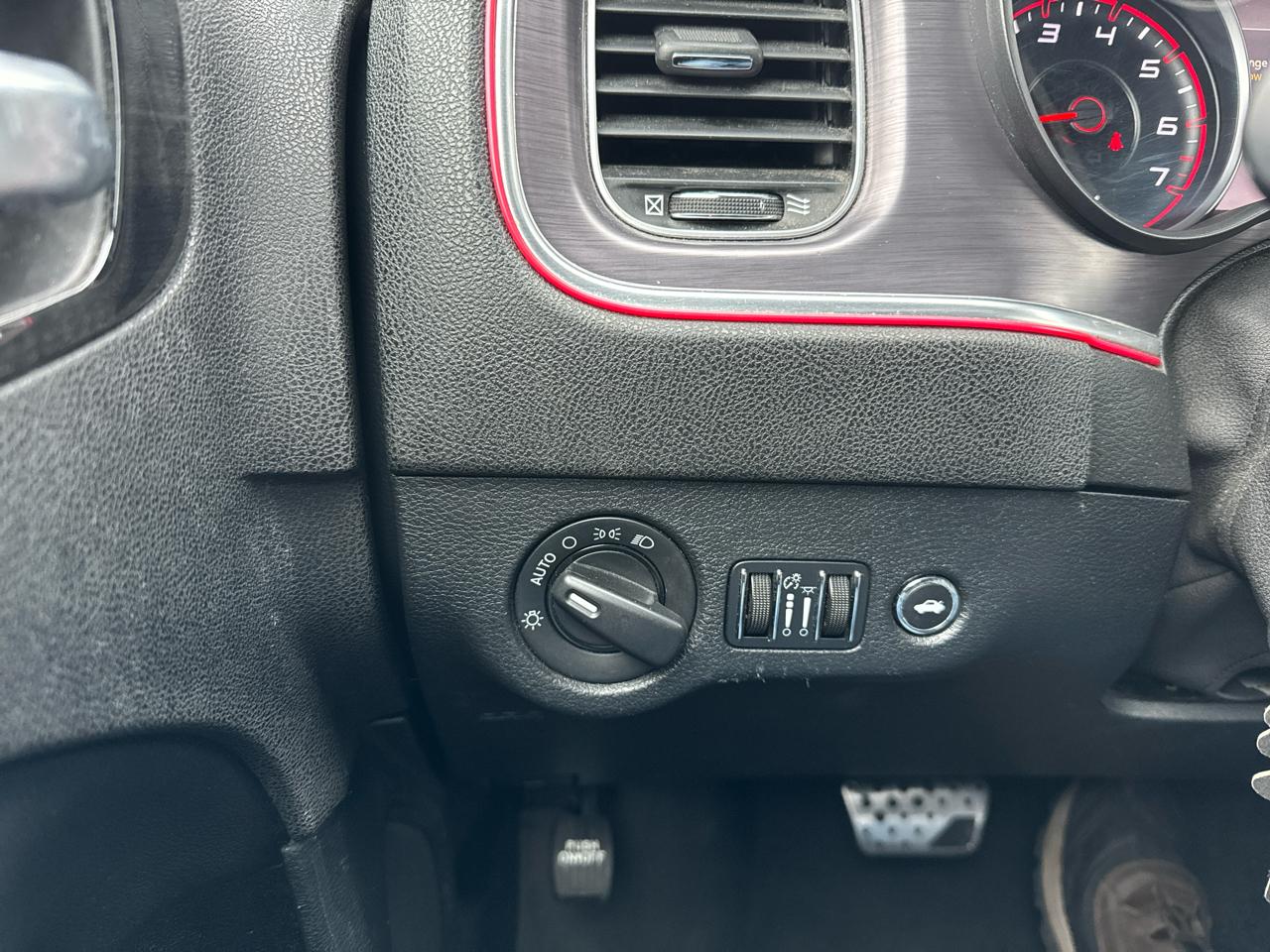 Dodge Charger 4dr Sdn SE RWD 2015