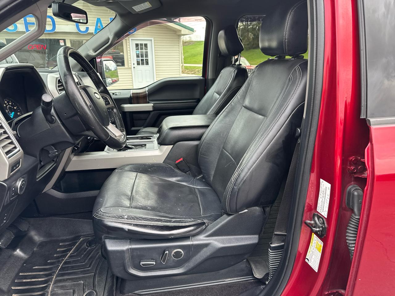 Ford F-150 4WD SuperCrew 145" Lariat 2015