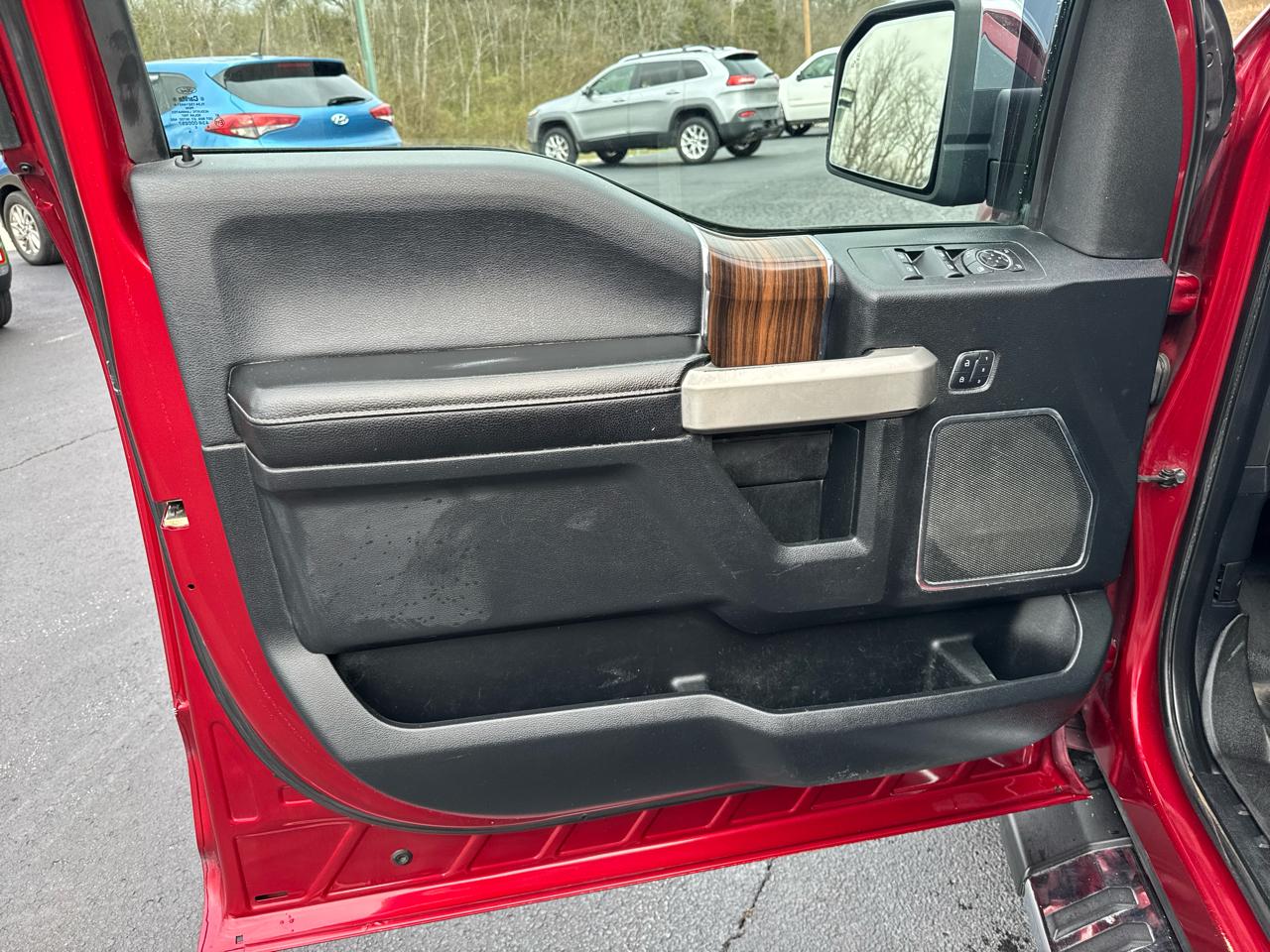 Ford F-150 4WD SuperCrew 145" Lariat 2015