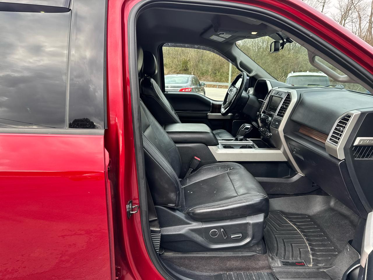 Ford F-150 4WD SuperCrew 145" Lariat 2015