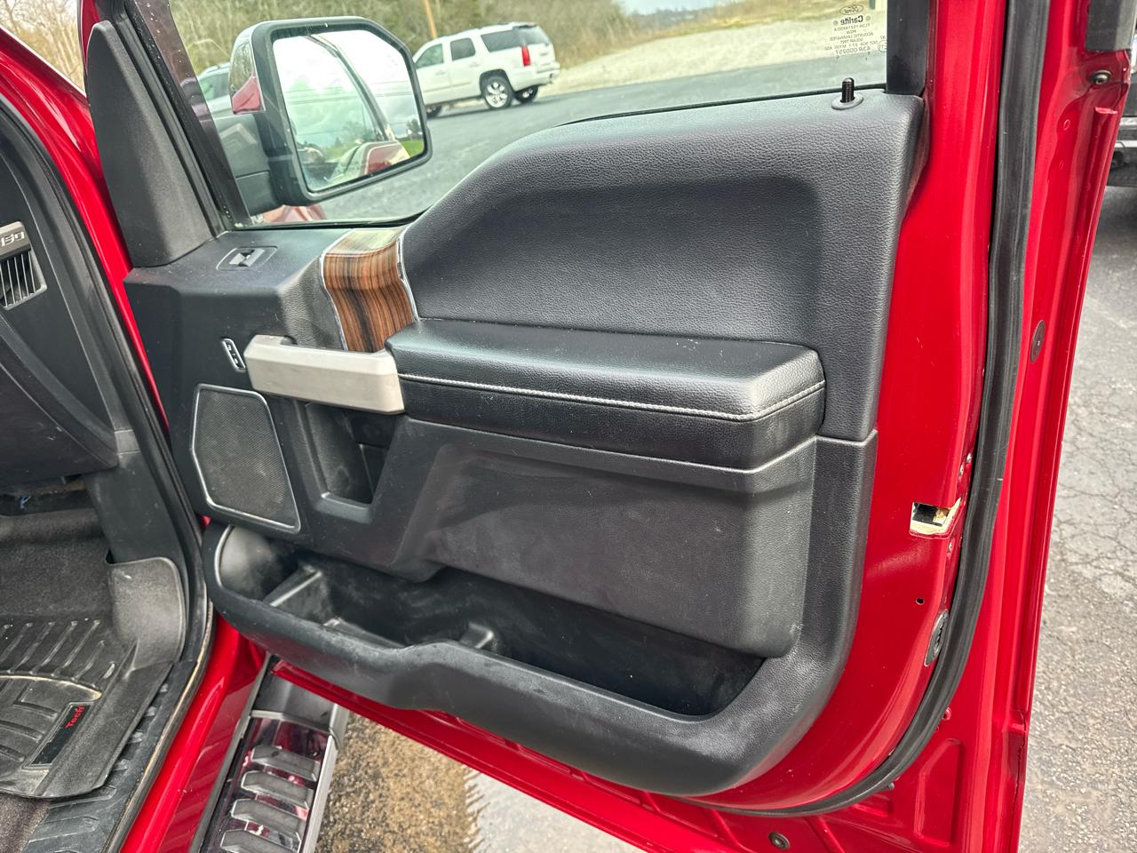 Ford F-150 4WD SuperCrew 145" Lariat 2015