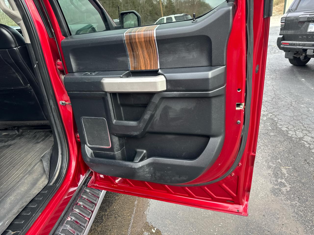 Ford F-150 4WD SuperCrew 145" Lariat 2015