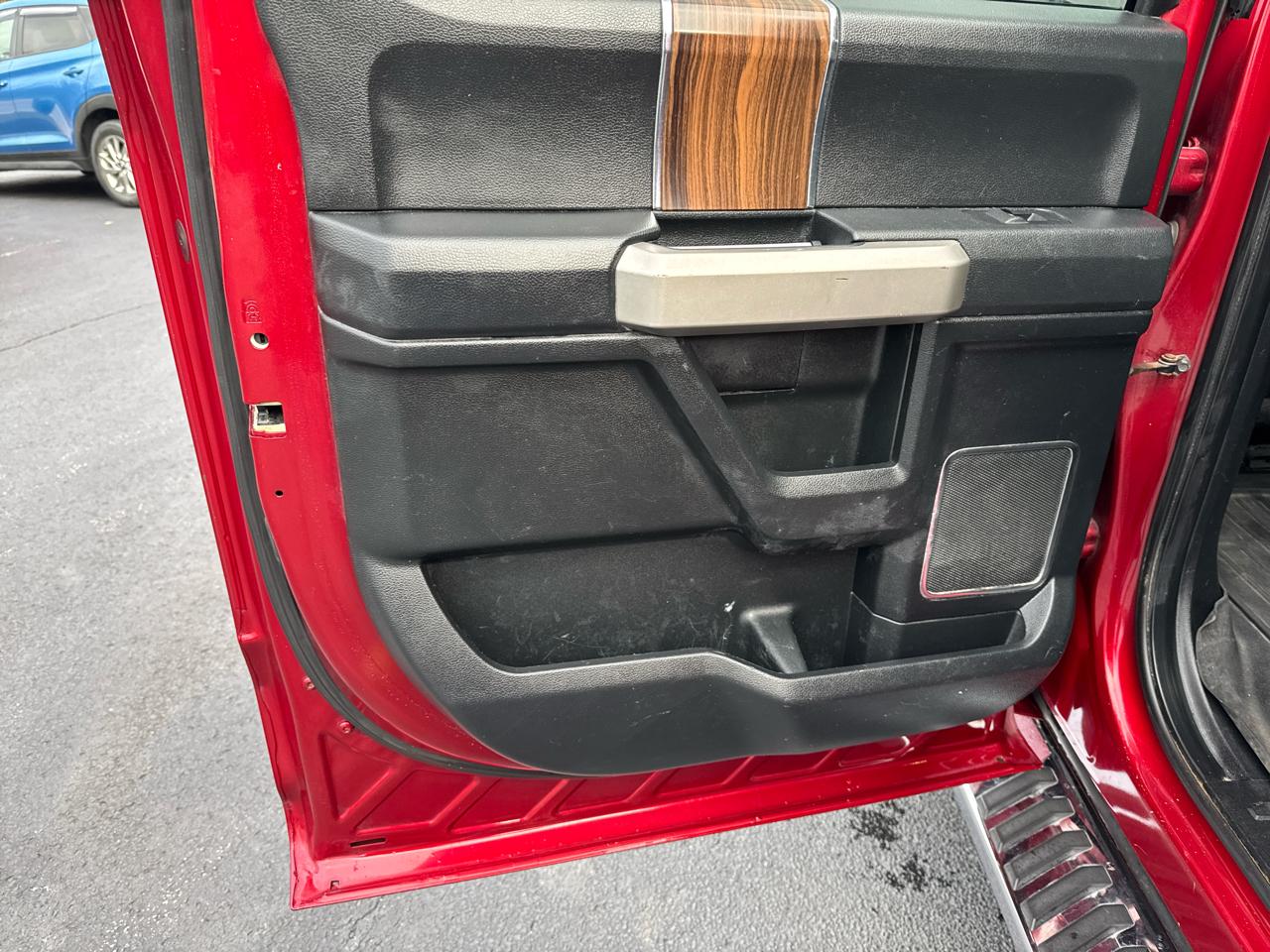 Ford F-150 4WD SuperCrew 145" Lariat 2015