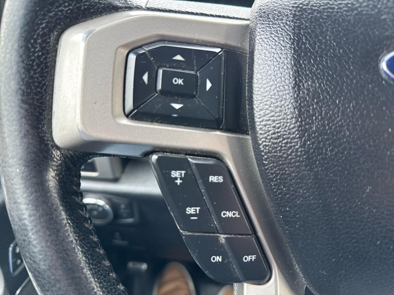 Ford F-150 4WD SuperCrew 145" Lariat 2015