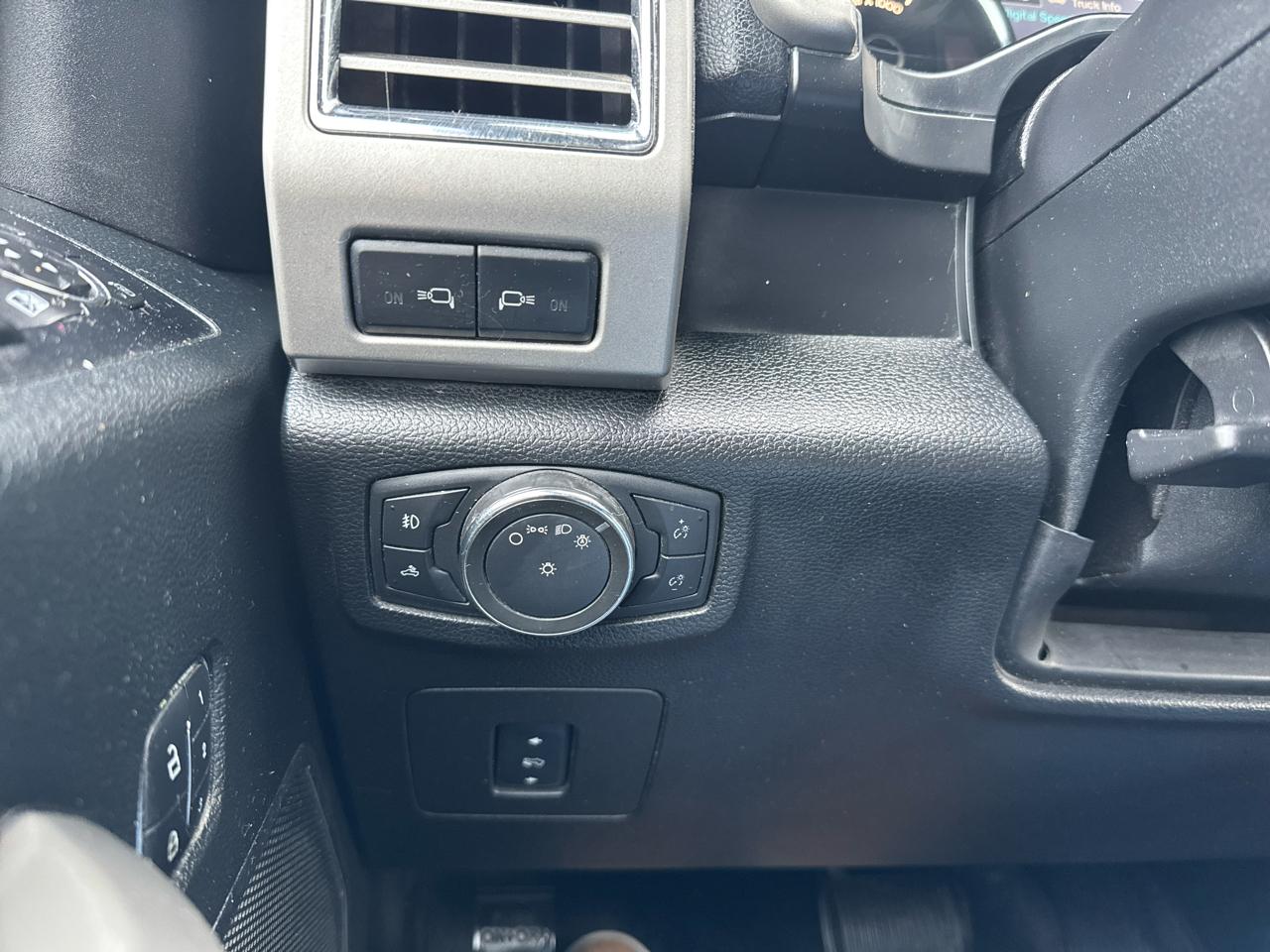 Ford F-150 4WD SuperCrew 145" Lariat 2015