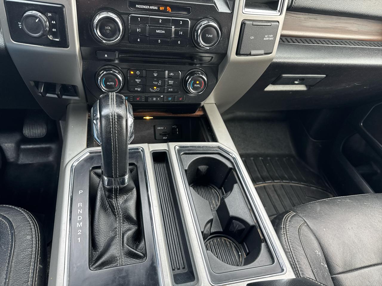 Ford F-150 4WD SuperCrew 145" Lariat 2015