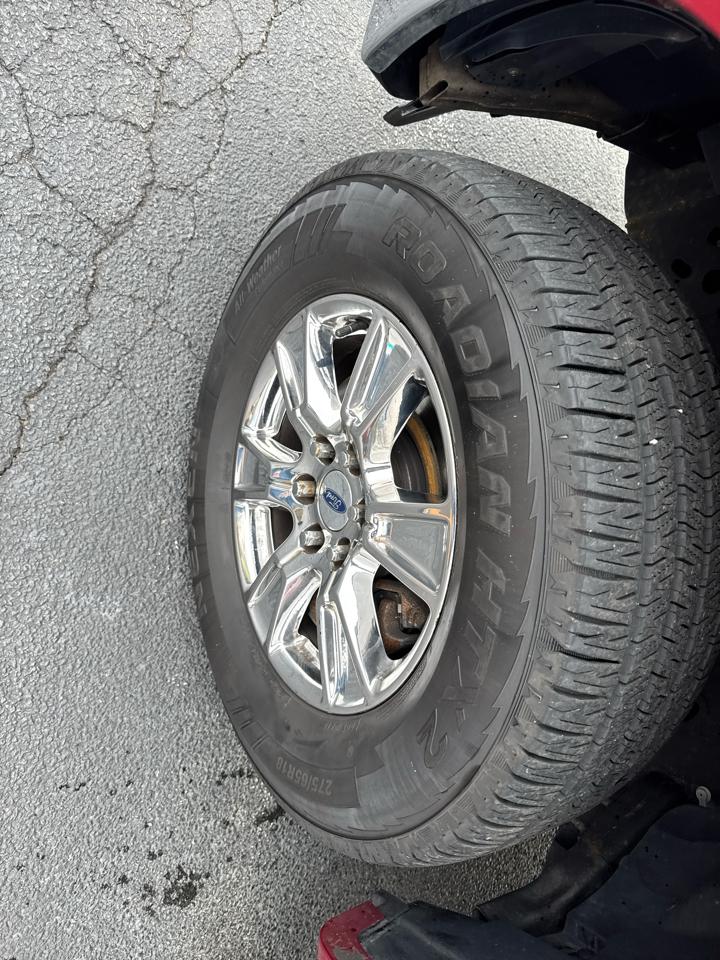 Ford F-150 4WD SuperCrew 145" Lariat 2015