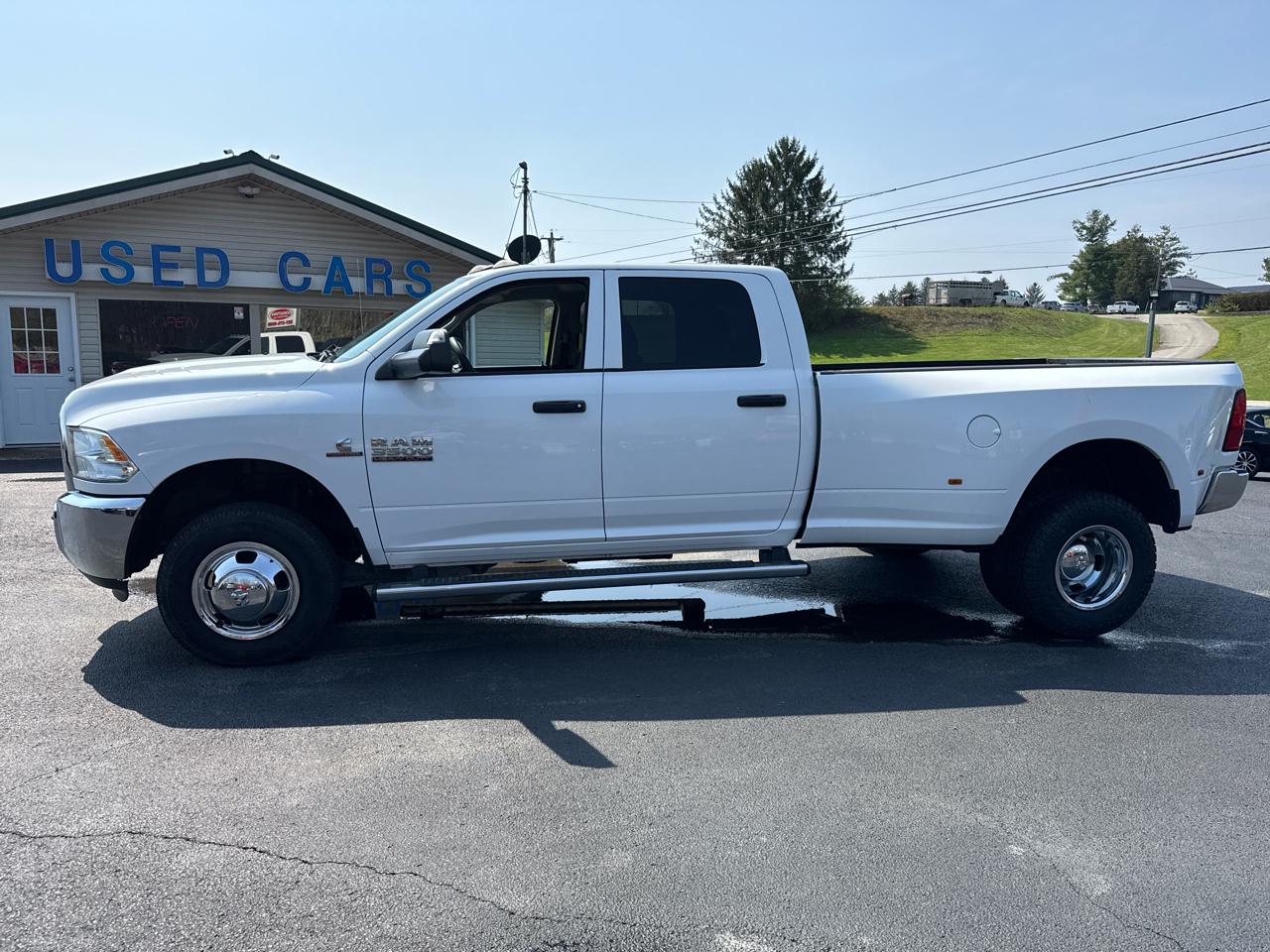 RAM 3500 Tradesman 4x4 Crew Cab 8' Box 2018