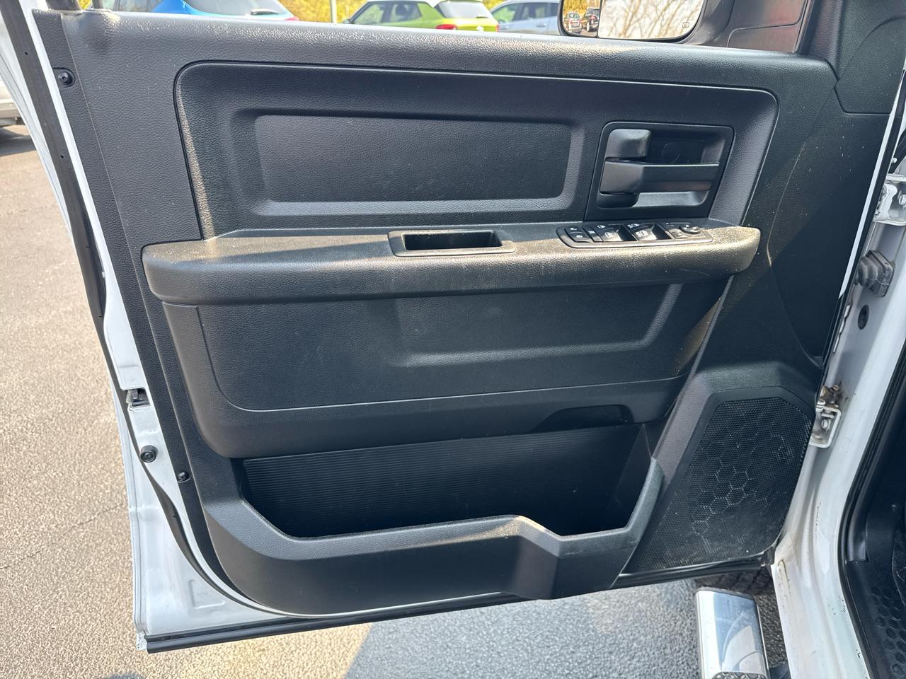 RAM 3500 Tradesman 4x4 Crew Cab 8' Box 2018