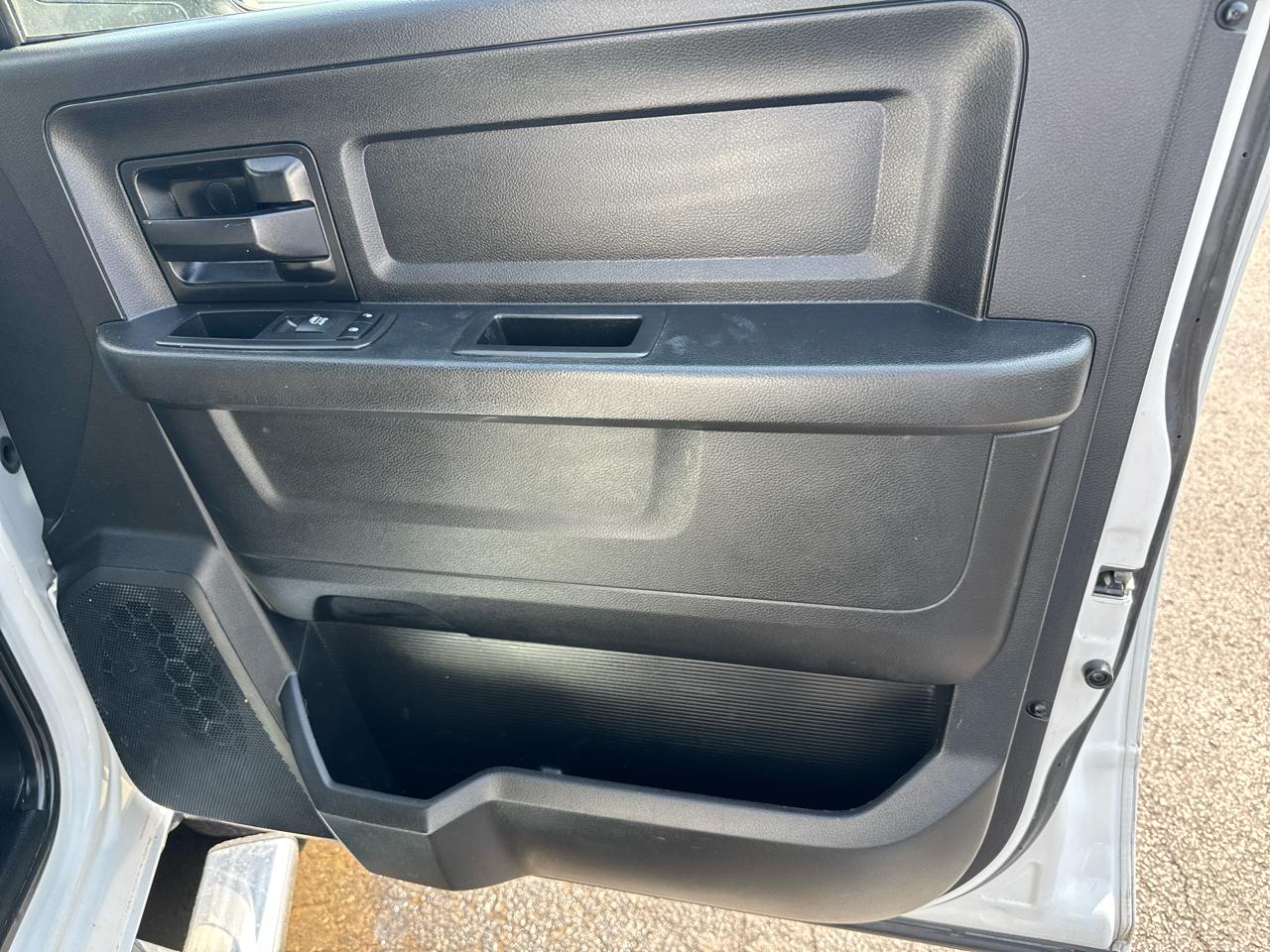 RAM 3500 Tradesman 4x4 Crew Cab 8' Box 2018