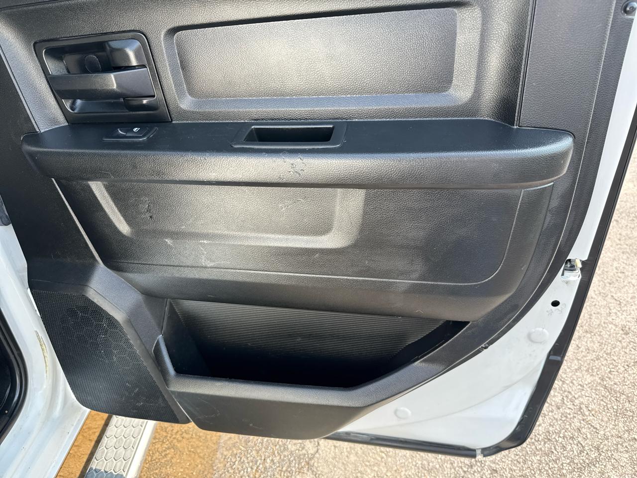 RAM 3500 Tradesman 4x4 Crew Cab 8' Box 2018