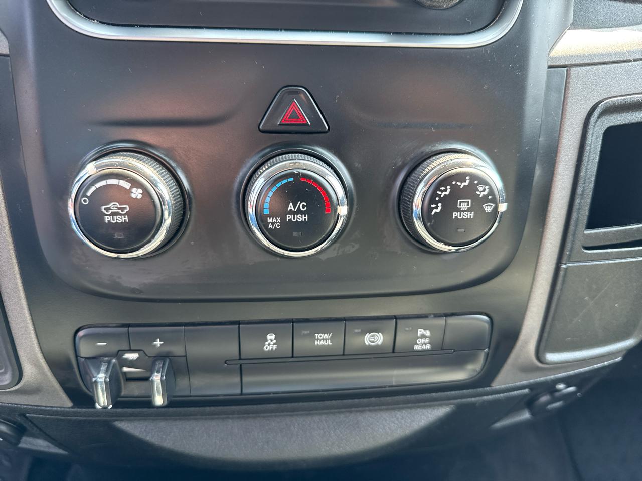 RAM 3500 Tradesman 4x4 Crew Cab 8' Box 2018