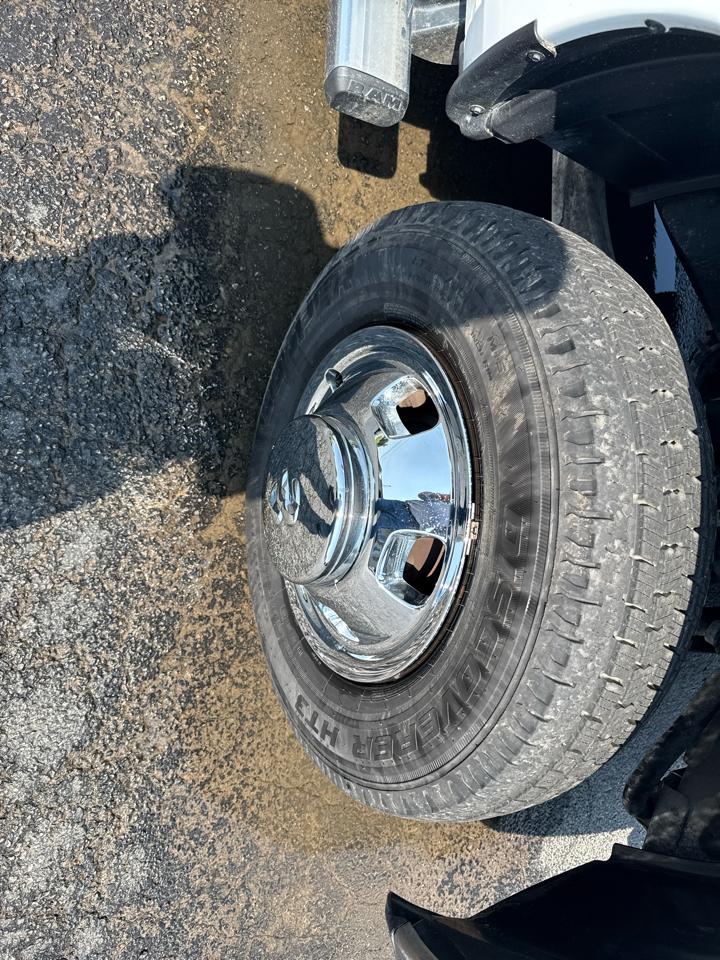 RAM 3500 Tradesman 4x4 Crew Cab 8' Box 2018