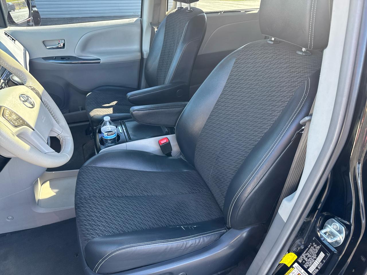 Toyota Sienna 5dr 8-Pass Van V6 SE FWD (Natl) 2012